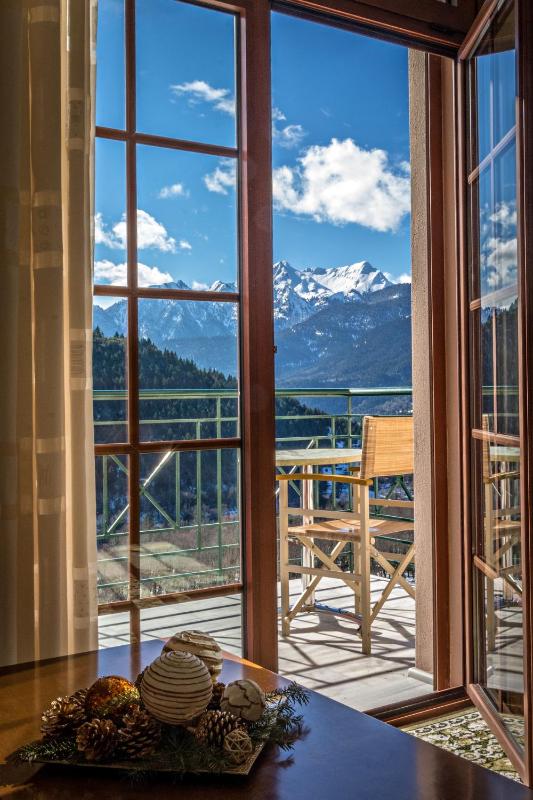 Deluxe Double Room with Balcony image 4
