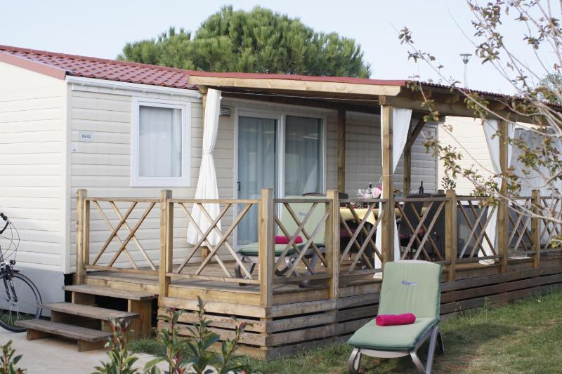 Two-Bedroom Mobile Home with Hot Tub image 3