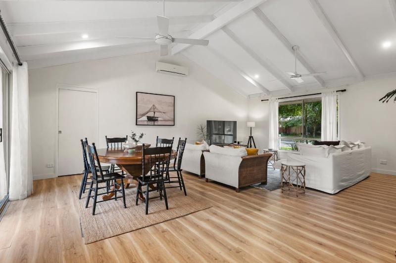 Sunrise on Byron - Spacious Pet Friendly Holiday Home Near Belongil Beach - image 11