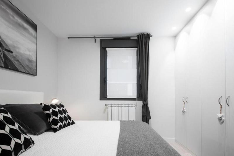 Glory Suite Zurriola Beach with AC - image 13