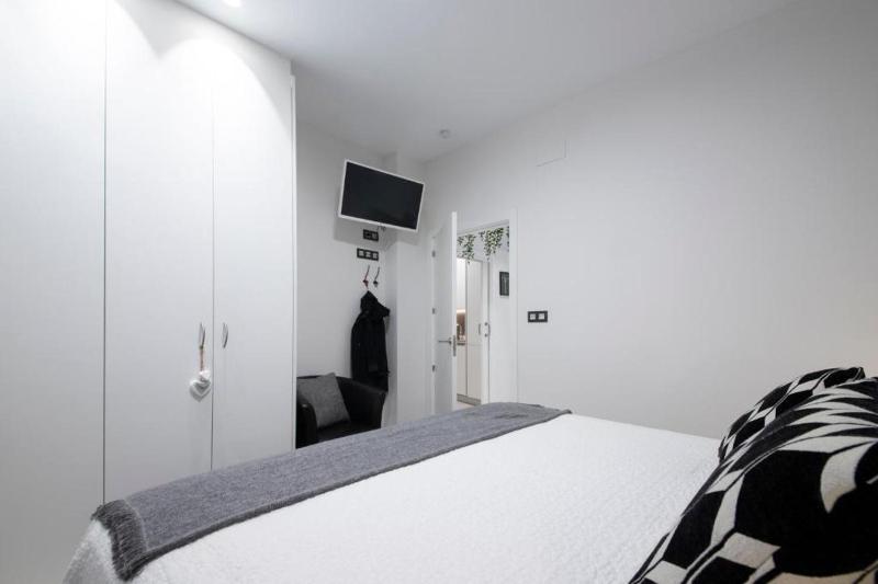 Glory Suite Zurriola Beach with AC - image 9