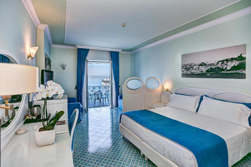 Junior Suite with Sea View image 4