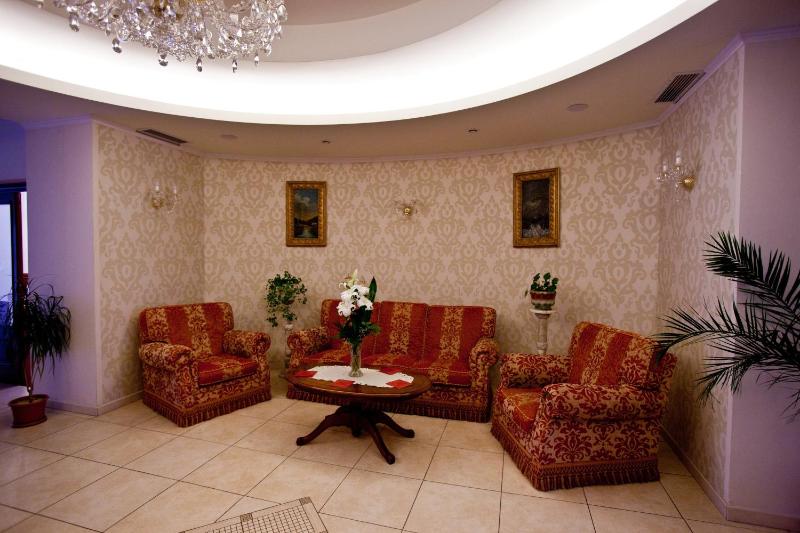 Hotel Maxim - image 12