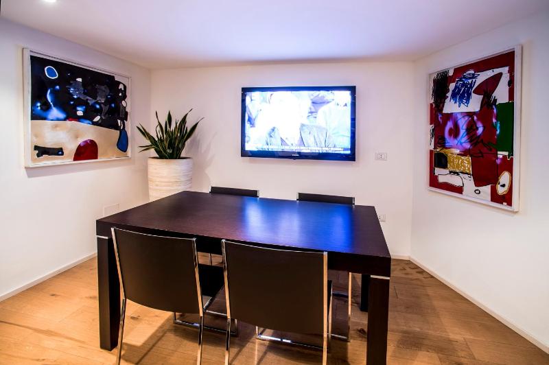 Double Room - Split Level - Separate Building image 4