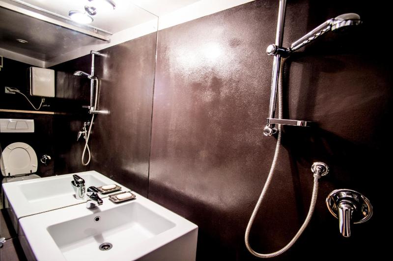 Double Room - Split Level - Separate Building image 3