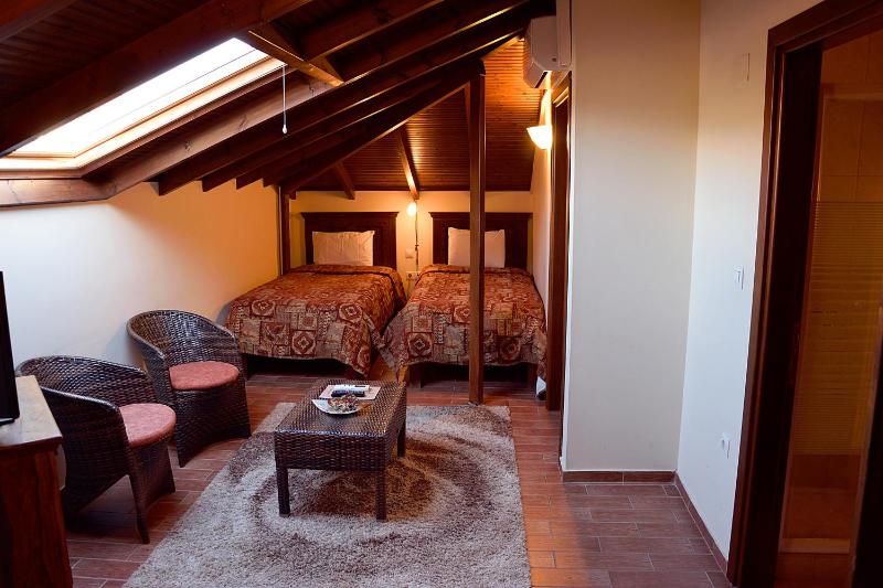 Quadruple Room - Attic image 4