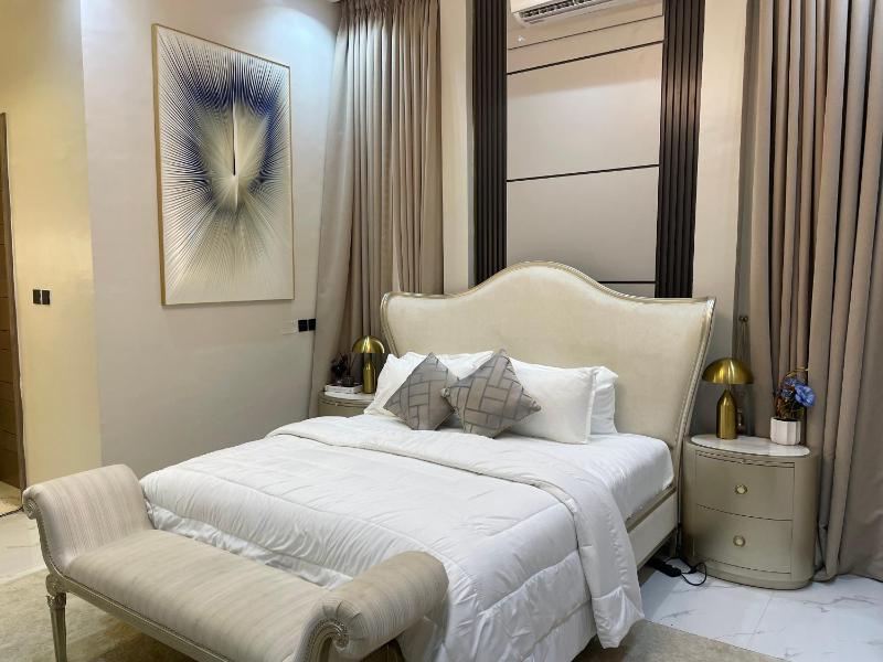 Luxury 5 BR Villa with PoolCinema Lekki - image 11