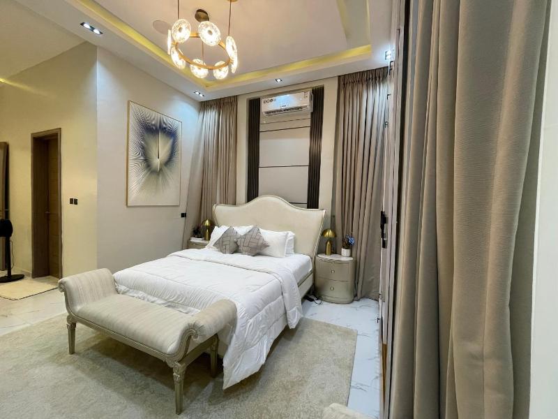 Luxury 5 BR Villa with PoolCinema Lekki - image 14