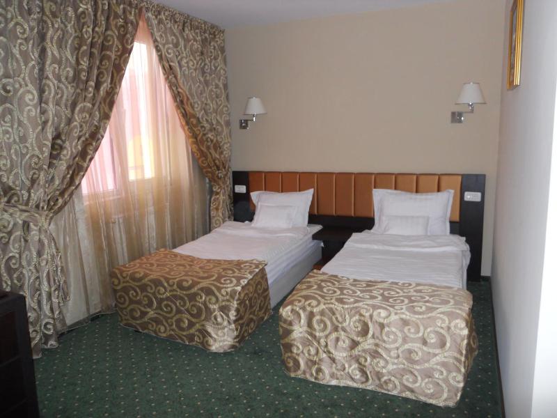 Double or Twin Room image 3