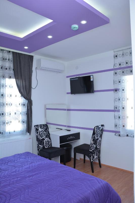 Standard Double or Twin Room image 4