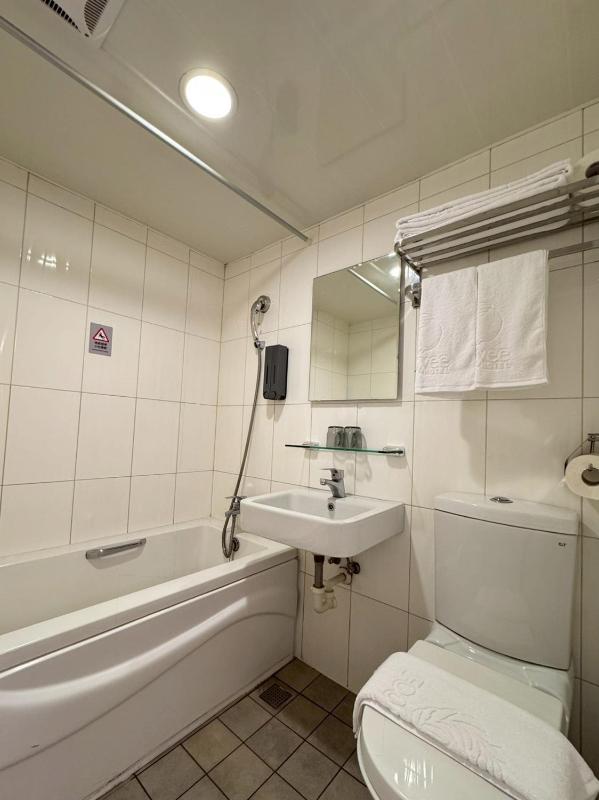Fooyee Hotel - TaiChung Train Station - image 30