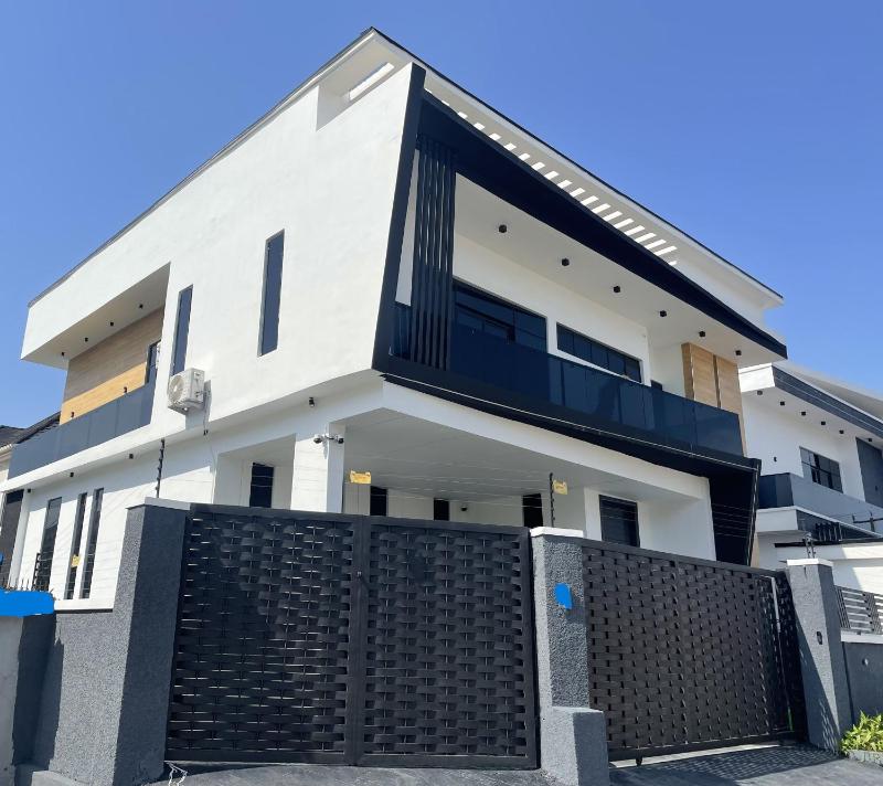 Luxury 5 BR Villa with PoolCinema Lekki - image 4