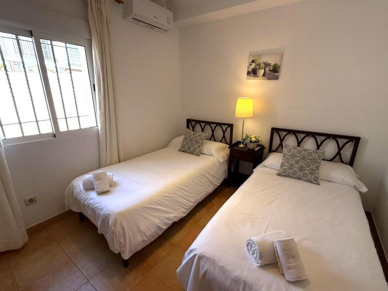 Nerja Paradise Rentals - Villa Los Leones - image 10