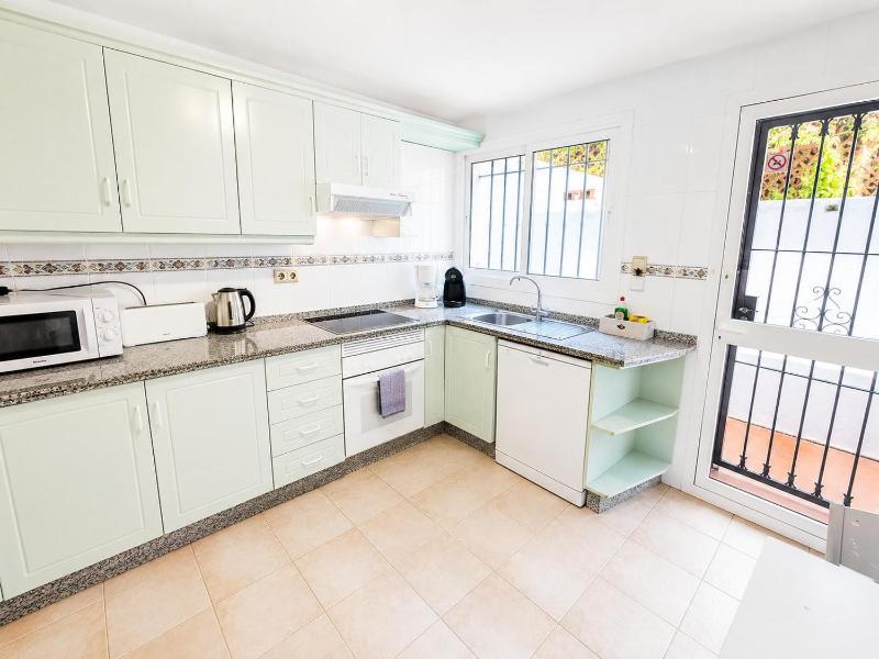 Nerja Paradise Rentals - Villa Los Leones - image 18