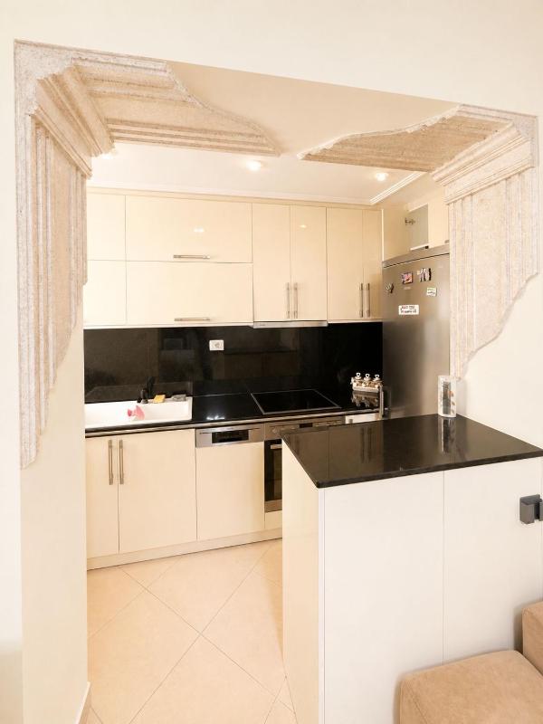 White Pearl Saranda  Near the Beach - image 7