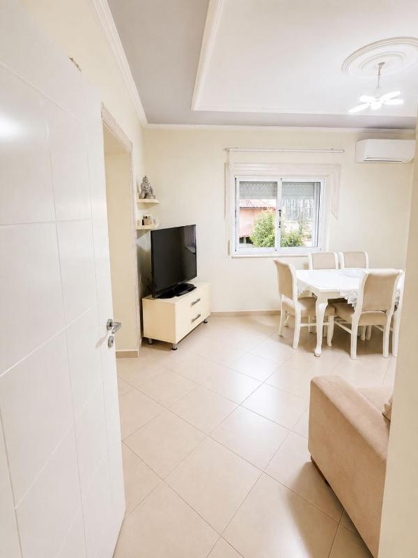 White Pearl Saranda  Near the Beach - image 3
