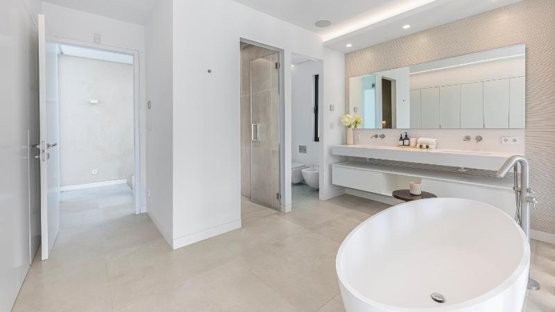 VACATION MARBELLA I Villa Almost Heaven Private Heated Pool Prime Location Golf Valley Minutes to Puerto Banus Hot Tub GYM World-Class Dining - image 39