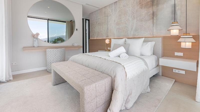VACATION MARBELLA I Villa Almost Heaven Private Heated Pool Prime Location Golf Valley Minutes to Puerto Banus Hot Tub GYM World-Class Dining - image 33