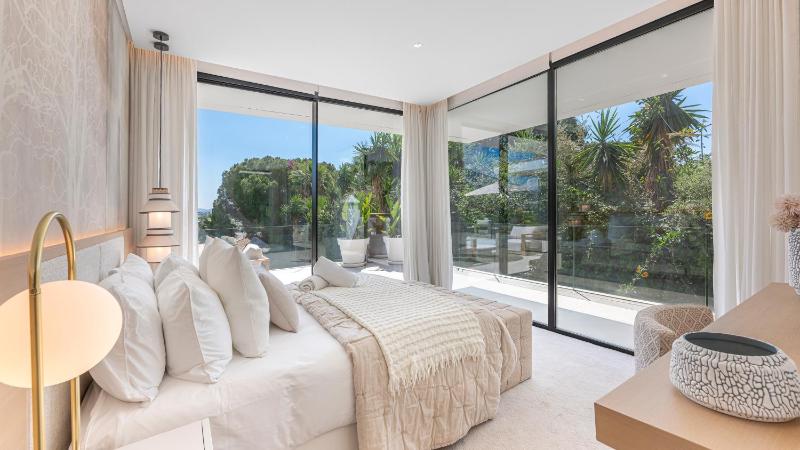 VACATION MARBELLA I Villa Almost Heaven Private Heated Pool Prime Location Golf Valley Minutes to Puerto Banus Hot Tub GYM World-Class Dining - image 21