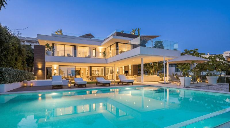 VACATION MARBELLA I Villa Almost Heaven Private Heated Pool Prime Location Golf Valley Minutes to Puerto Banus Hot Tub GYM World-Class Dining - image 47