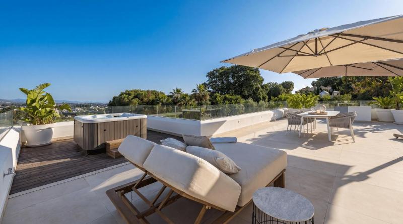 VACATION MARBELLA I Villa Almost Heaven Private Heated Pool Prime Location Golf Valley Minutes to Puerto Banus Hot Tub GYM World-Class Dining - image 48