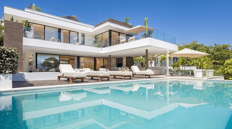 VACATION MARBELLA I Villa Almost Heaven Private Heated Pool Prime Location Golf Valley Minutes to Puerto Banus Hot Tub GYM World-Class Dining - image 24