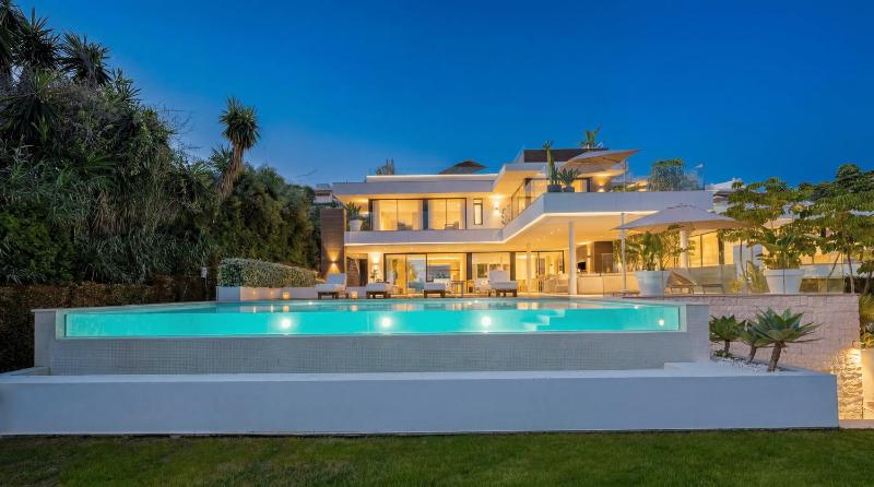VACATION MARBELLA I Villa Almost Heaven Private Heated Pool Prime Location Golf Valley Minutes to Puerto Banus Hot Tub GYM World-Class Dining - image 34