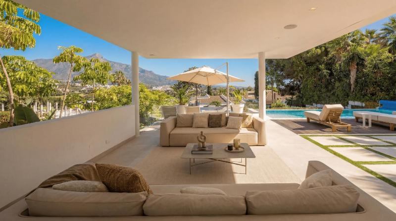 VACATION MARBELLA I Villa Almost Heaven Private Heated Pool Prime Location Golf Valley Minutes to Puerto Banus Hot Tub GYM World-Class Dining - image 35