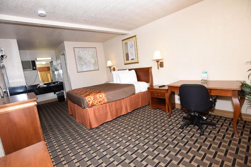 King Room image 3