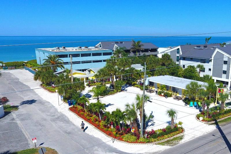 A Tropical Breeze Beach Club - Anna Maria Island - image 5