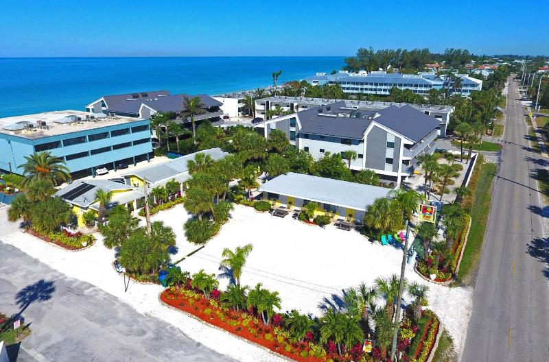 A Tropical Breeze Beach Club - Anna Maria Island - image 34