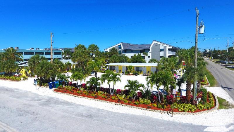 A Tropical Breeze Beach Club - Anna Maria Island - image 43