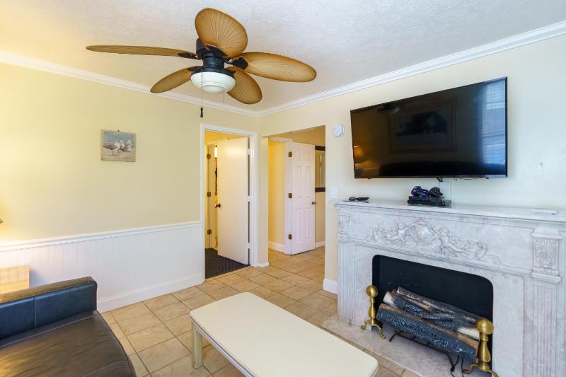 A Tropical Breeze Beach Club - Anna Maria Island - image 47