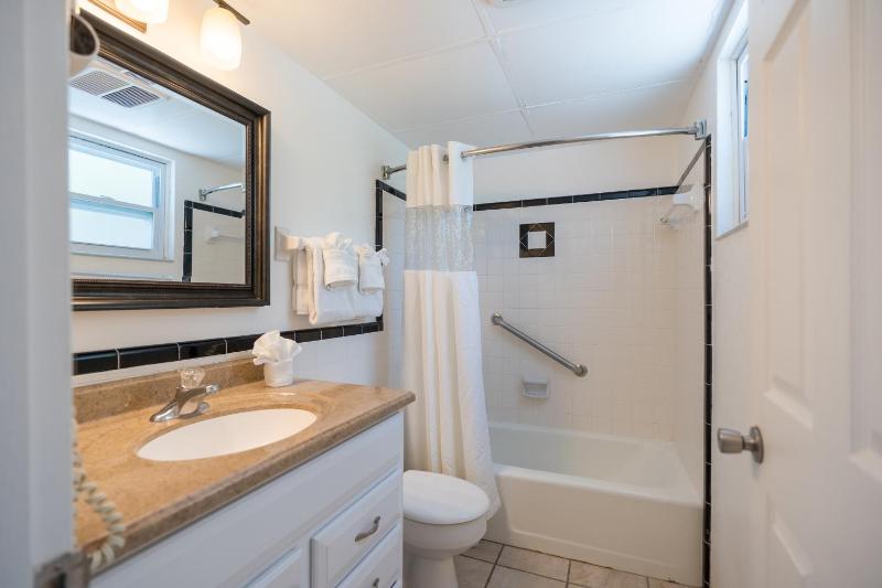 A Tropical Breeze Beach Club - Anna Maria Island - image 22