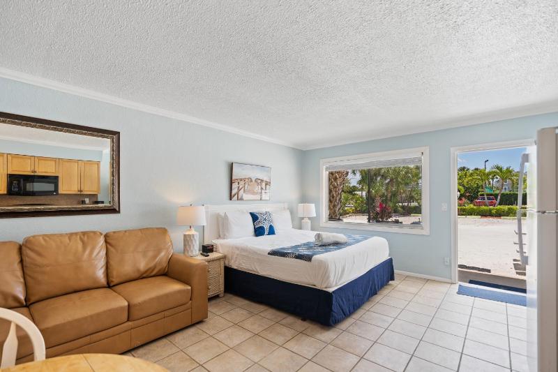 A Tropical Breeze Beach Club - Anna Maria Island - image 50