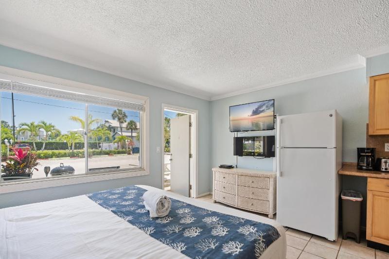 A Tropical Breeze Beach Club - Anna Maria Island - image 40