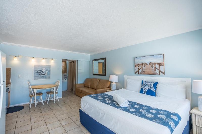 A Tropical Breeze Beach Club - Anna Maria Island - image 24