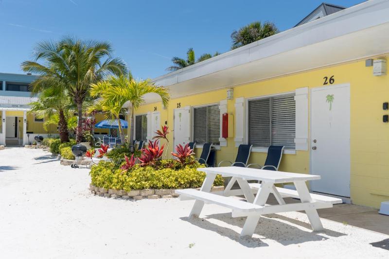 A Tropical Breeze Beach Club - Anna Maria Island - image 14
