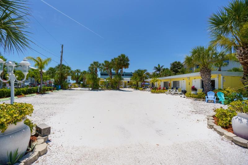 A Tropical Breeze Beach Club - Anna Maria Island - image 15