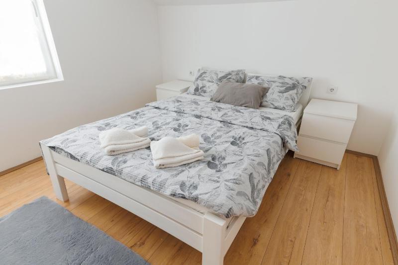 Apartmani Kale - image 13