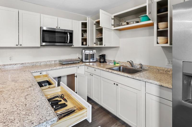 Family Apt Near Disney - image 14