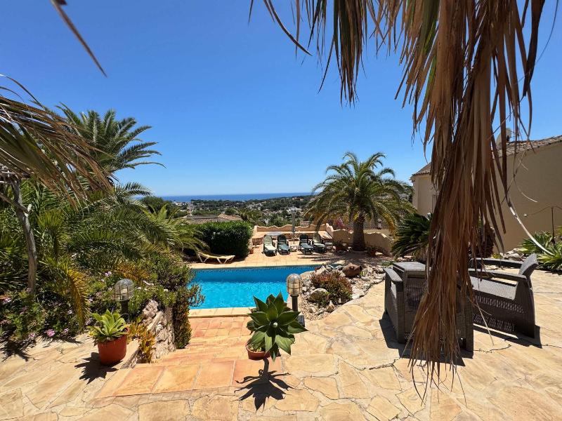 Beautiful villa with private pool and seaview - image 2