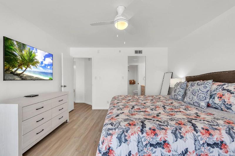 7B Crescent Beach Club - image 30