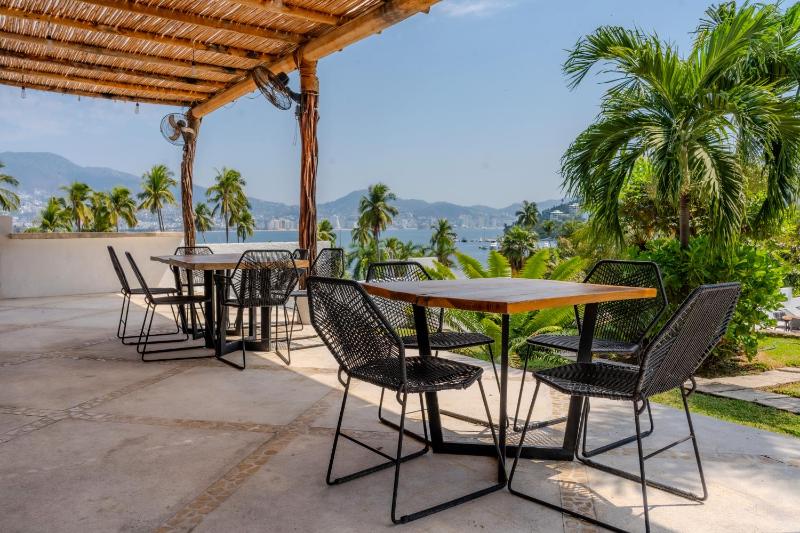 Apartment with Pool & Views in Las Playas Acapulco - image 11