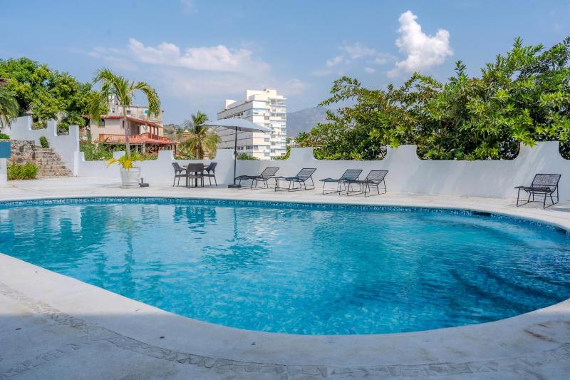Apartment with Pool & Views in Las Playas Acapulco - image 6