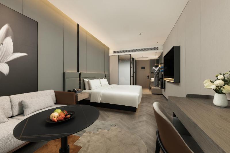 Atour S Hotel Wuhan Panoramic river views from Zhongshan Avenue Jianghan Road Pedestrian Street - image 41