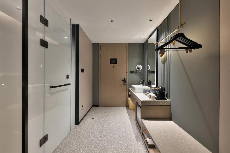 Atour S Hotel Wuhan Panoramic river views from Zhongshan Avenue Jianghan Road Pedestrian Street - image 26