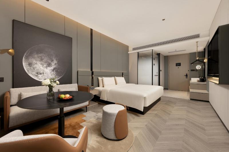 Atour S Hotel Wuhan Panoramic river views from Zhongshan Avenue Jianghan Road Pedestrian Street - image 49