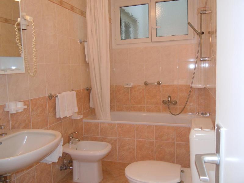 Standard Double Room with Balcony and Lake View image 4