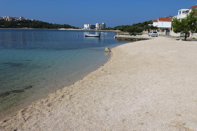 Beach Apartments Rogoznica - image 13